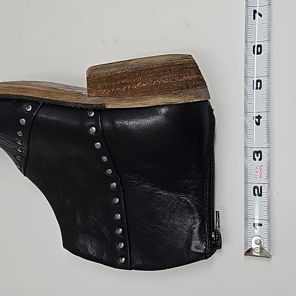 Diba True Leather Stud Cap Toe Zipper Stacked Heel Ankle Boots Size 7 - Picture 14 of 14